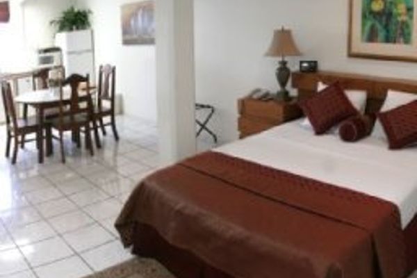 Tradewinds Hotel (San Fernando)